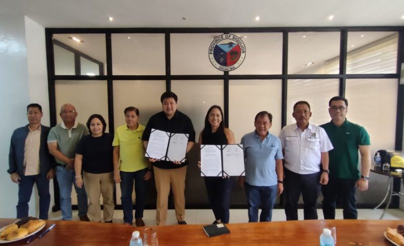 DOE, Siquijor ink deal to power public buildings with solar