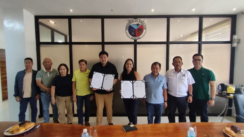 DOE, Siquijor ink deal to power public buildings with solar