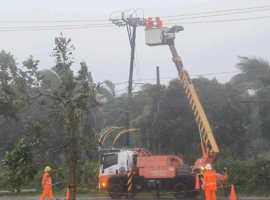 Meralco Works 24/7 to Restore Power in Monsoon-Flooded Areas